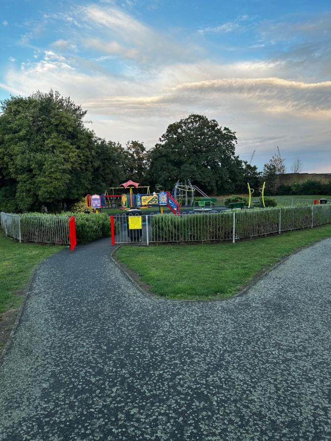 Kent, Dartford Station Apartments מראה חיצוני תמונה